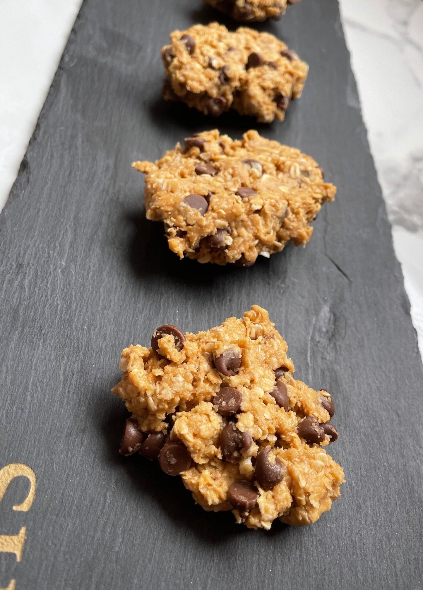 Homemade Peanut Butter, Oats and Chocolate Chip Cookies