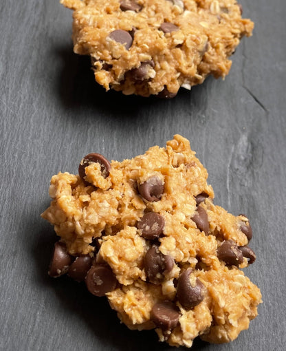 Homemade Peanut Butter, Oats and Chocolate Chip Cookies